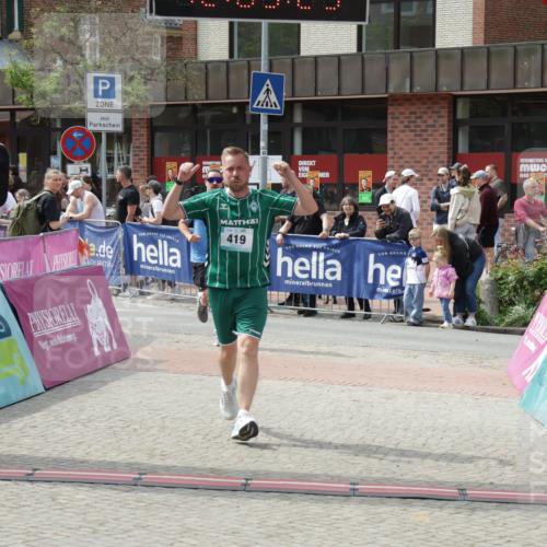 10.05.2026 - 8. Wedeler Halbmarathon Yannick Fuchs http://msf.ph/oto/9736542 10.05.2026 12:03:27 Ziel 236, 419, 636 meine-sportfotos.de
