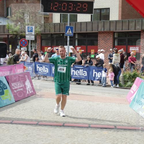 10.05.2026 - 8. Wedeler Halbmarathon Yannick Fuchs http://msf.ph/oto/9736543 10.05.2026 12:03:27 Ziel 236, 419, 636 meine-sportfotos.de