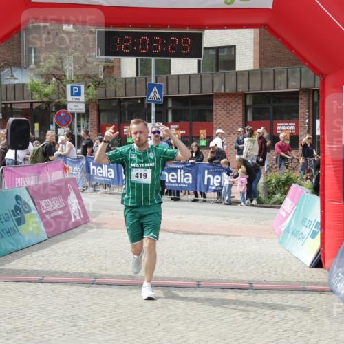 10.05.2026 - 8. Wedeler Halbmarathon Yannick Fuchs http://msf.ph/oto/9736547 10.05.2026 12:03:28 Ziel 236, 419, 636 meine-sportfotos.de
