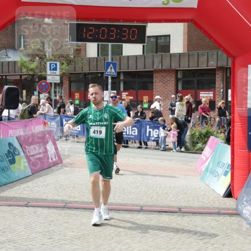 10.05.2026 - 8. Wedeler Halbmarathon Yannick Fuchs http://msf.ph/oto/9736548 10.05.2026 12:03:28 Ziel 236, 419, 636 meine-sportfotos.de