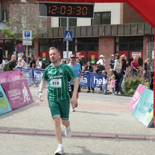 10.05.2026 - 8. Wedeler Halbmarathon Yannick Fuchs http://msf.ph/oto/9736549 10.05.2026 12:03:28 Ziel 236, 419, 636 meine-sportfotos.de