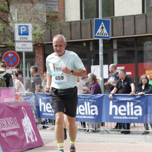 10.05.2026 - 8. Wedeler Halbmarathon Yannick Fuchs http://msf.ph/oto/9736559 10.05.2026 12:03:33 Ziel 419, 636, 659, 764 meine-sportfotos.de