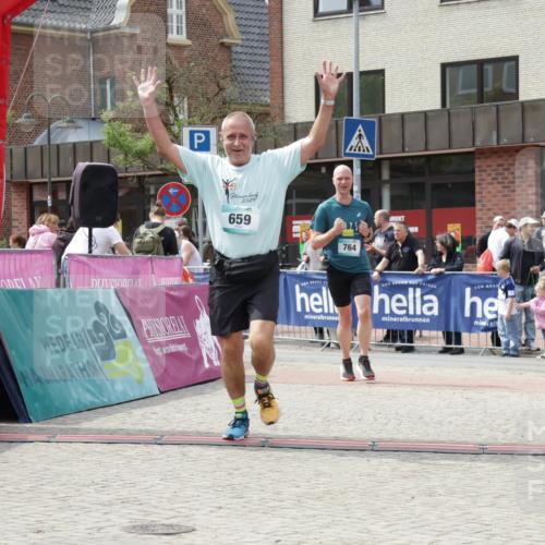 10.05.2026 - 8. Wedeler Halbmarathon Yannick Fuchs http://msf.ph/oto/9736563 10.05.2026 12:03:34 Ziel 636, 659, 764 meine-sportfotos.de