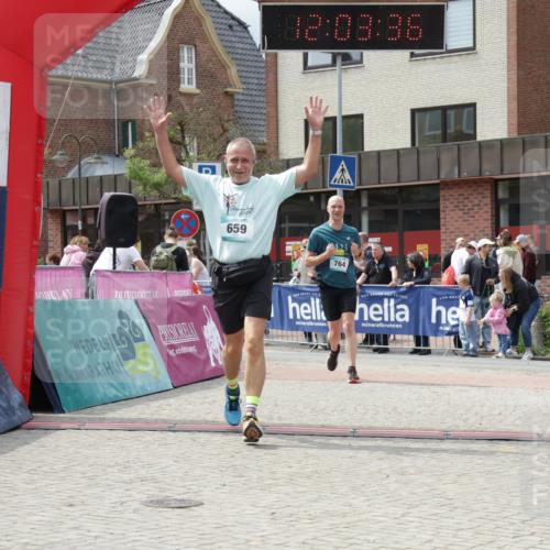10.05.2026 - 8. Wedeler Halbmarathon Yannick Fuchs http://msf.ph/oto/9736564 10.05.2026 12:03:34 Ziel 636, 659, 764 meine-sportfotos.de