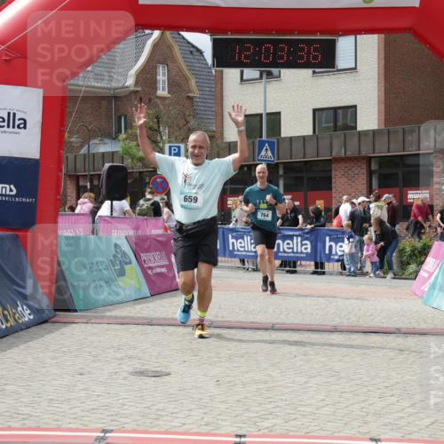 10.05.2026 - 8. Wedeler Halbmarathon Yannick Fuchs http://msf.ph/oto/9736565 10.05.2026 12:03:35 Ziel 636, 659, 764 meine-sportfotos.de