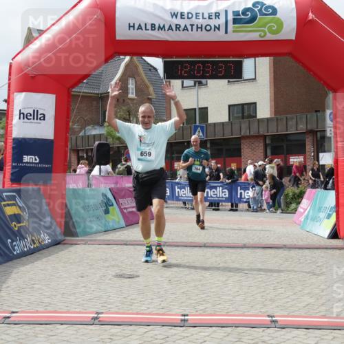 10.05.2026 - 8. Wedeler Halbmarathon Yannick Fuchs http://msf.ph/oto/9736568 10.05.2026 12:03:35 Ziel 636, 659, 764 meine-sportfotos.de