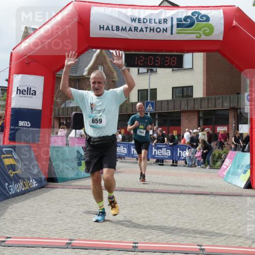 10.05.2026 - 8. Wedeler Halbmarathon Yannick Fuchs http://msf.ph/oto/9736572 10.05.2026 12:03:36 Ziel 659, 764 meine-sportfotos.de
