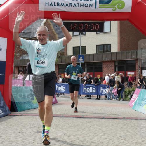 10.05.2026 - 8. Wedeler Halbmarathon Yannick Fuchs http://msf.ph/oto/9736573 10.05.2026 12:03:36 Ziel 659, 764 meine-sportfotos.de
