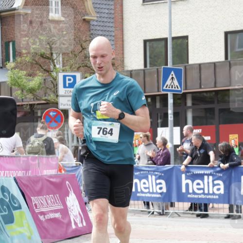 10.05.2026 - 8. Wedeler Halbmarathon Yannick Fuchs http://msf.ph/oto/9736574 10.05.2026 12:03:37 Ziel 269, 659, 764 meine-sportfotos.de