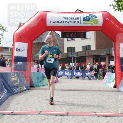 10.05.2026 - 8. Wedeler Halbmarathon Yannick Fuchs http://msf.ph/oto/9736580 10.05.2026 12:03:38 Ziel 269, 659, 764 meine-sportfotos.de