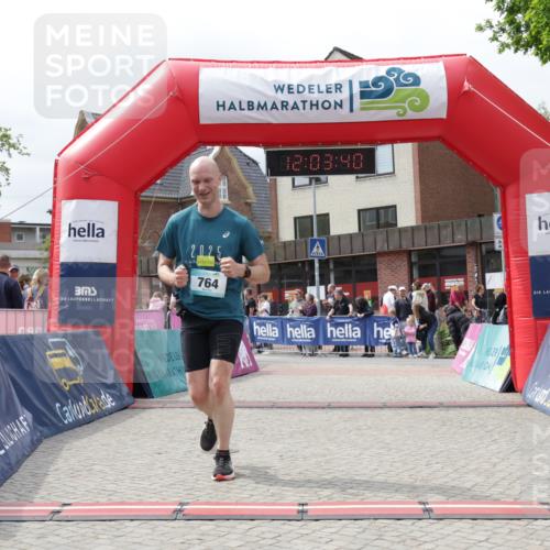 10.05.2026 - 8. Wedeler Halbmarathon Yannick Fuchs http://msf.ph/oto/9736581 10.05.2026 12:03:38 Ziel 269, 659, 764 meine-sportfotos.de