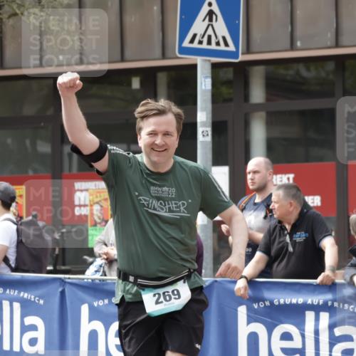 10.05.2026 - 8. Wedeler Halbmarathon Yannick Fuchs http://msf.ph/oto/9736582 10.05.2026 12:03:40 Ziel 269, 659, 764 meine-sportfotos.de