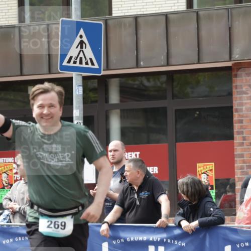 10.05.2026 - 8. Wedeler Halbmarathon Yannick Fuchs http://msf.ph/oto/9736583 10.05.2026 12:03:40 Ziel 269, 659, 764 meine-sportfotos.de