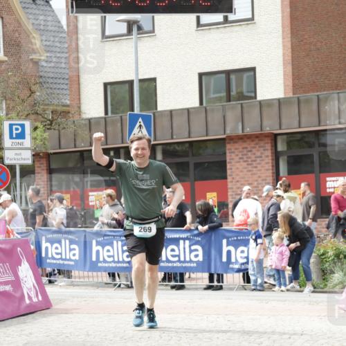 10.05.2026 - 8. Wedeler Halbmarathon Yannick Fuchs http://msf.ph/oto/9736587 10.05.2026 12:03:41 Ziel 269, 764, 2203 meine-sportfotos.de
