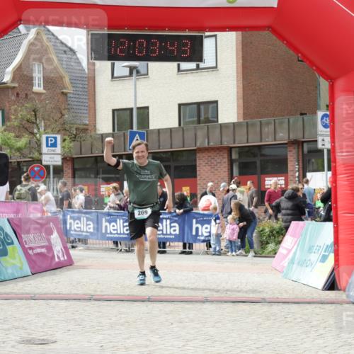 10.05.2026 - 8. Wedeler Halbmarathon Yannick Fuchs http://msf.ph/oto/9736589 10.05.2026 12:03:41 Ziel 269, 764, 2203 meine-sportfotos.de