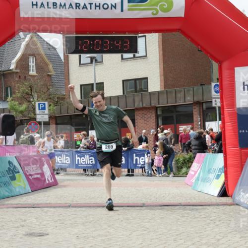 10.05.2026 - 8. Wedeler Halbmarathon Yannick Fuchs http://msf.ph/oto/9736591 10.05.2026 12:03:41 Ziel 269, 764, 2203 meine-sportfotos.de