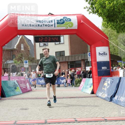 10.05.2026 - 8. Wedeler Halbmarathon Yannick Fuchs http://msf.ph/oto/9736595 10.05.2026 12:03:42 Ziel 269, 764, 2203 meine-sportfotos.de