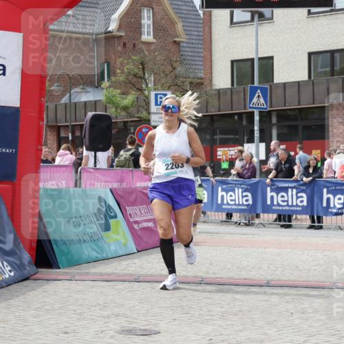 10.05.2026 - 8. Wedeler Halbmarathon Yannick Fuchs http://msf.ph/oto/9736602 10.05.2026 12:03:45 Ziel 269, 772, 2203 meine-sportfotos.de
