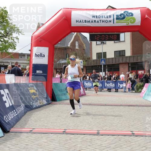 10.05.2026 - 8. Wedeler Halbmarathon Yannick Fuchs http://msf.ph/oto/9736604 10.05.2026 12:03:46 Ziel 269, 579, 772, 2203 meine-sportfotos.de