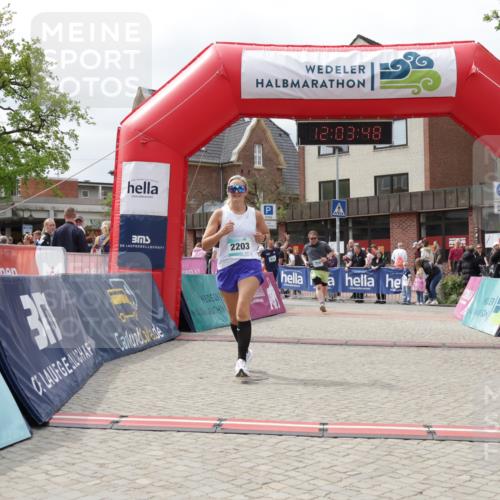 10.05.2026 - 8. Wedeler Halbmarathon Yannick Fuchs http://msf.ph/oto/9736605 10.05.2026 12:03:46 Ziel 269, 579, 772, 2203 meine-sportfotos.de