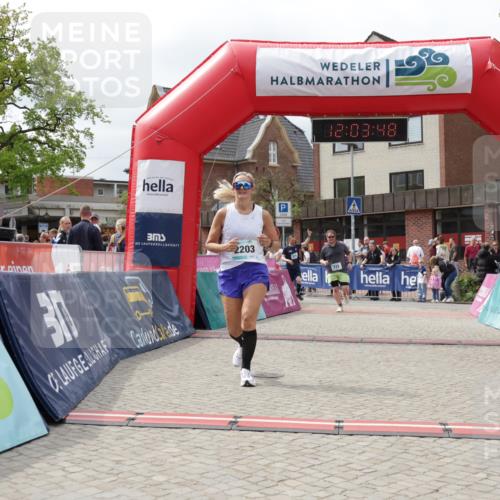 10.05.2026 - 8. Wedeler Halbmarathon Yannick Fuchs http://msf.ph/oto/9736606 10.05.2026 12:03:46 Ziel 269, 579, 772, 2203 meine-sportfotos.de