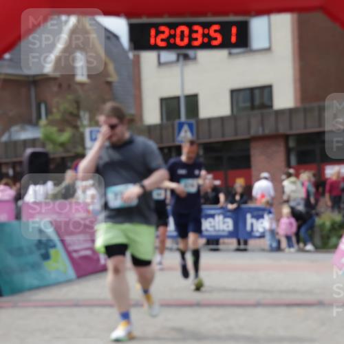 10.05.2026 - 8. Wedeler Halbmarathon Yannick Fuchs http://msf.ph/oto/9736615 10.05.2026 12:03:49 Ziel 468, 579, 772, 2203 meine-sportfotos.de