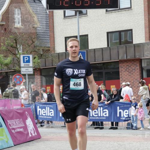 10.05.2026 - 8. Wedeler Halbmarathon Yannick Fuchs http://msf.ph/oto/9736619 10.05.2026 12:03:52 Ziel 387, 468, 579, 772 meine-sportfotos.de