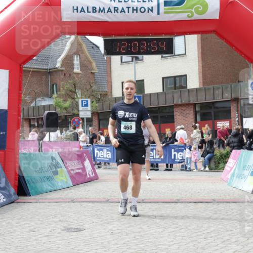 10.05.2026 - 8. Wedeler Halbmarathon Yannick Fuchs http://msf.ph/oto/9736621 10.05.2026 12:03:52 Ziel 387, 468, 579, 772 meine-sportfotos.de