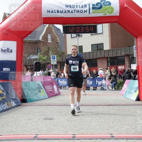 10.05.2026 - 8. Wedeler Halbmarathon Yannick Fuchs http://msf.ph/oto/9736622 10.05.2026 12:03:52 Ziel 387, 468, 579, 772 meine-sportfotos.de