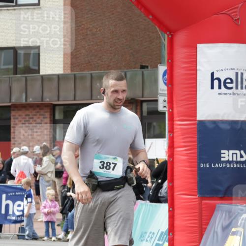 10.05.2026 - 8. Wedeler Halbmarathon Yannick Fuchs http://msf.ph/oto/9736623 10.05.2026 12:03:57 Ziel 387, 468 meine-sportfotos.de
