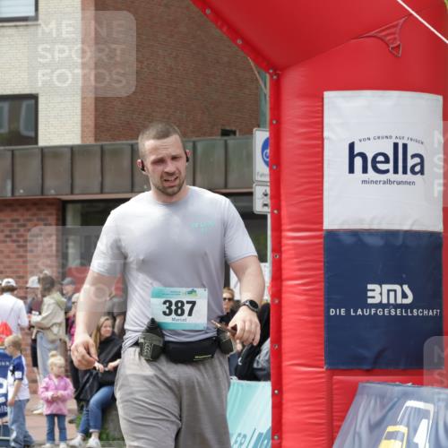 10.05.2026 - 8. Wedeler Halbmarathon Yannick Fuchs http://msf.ph/oto/9736624 10.05.2026 12:03:57 Ziel 387, 468 meine-sportfotos.de