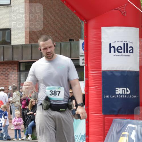 10.05.2026 - 8. Wedeler Halbmarathon Yannick Fuchs http://msf.ph/oto/9736625 10.05.2026 12:03:58 Ziel 387 meine-sportfotos.de