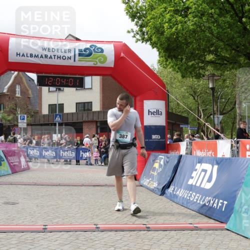 10.05.2026 - 8. Wedeler Halbmarathon Yannick Fuchs http://msf.ph/oto/9736626 10.05.2026 12:03:59 Ziel 387 meine-sportfotos.de