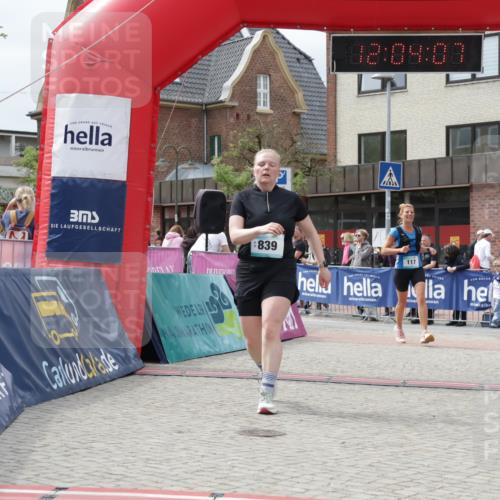 10.05.2026 - 8. Wedeler Halbmarathon Yannick Fuchs http://msf.ph/oto/9736636 10.05.2026 12:04:05 Ziel 117 meine-sportfotos.de