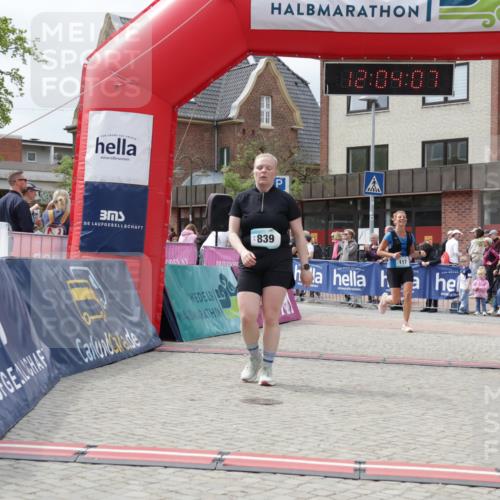 10.05.2026 - 8. Wedeler Halbmarathon Yannick Fuchs http://msf.ph/oto/9736637 10.05.2026 12:04:05 Ziel 117 meine-sportfotos.de