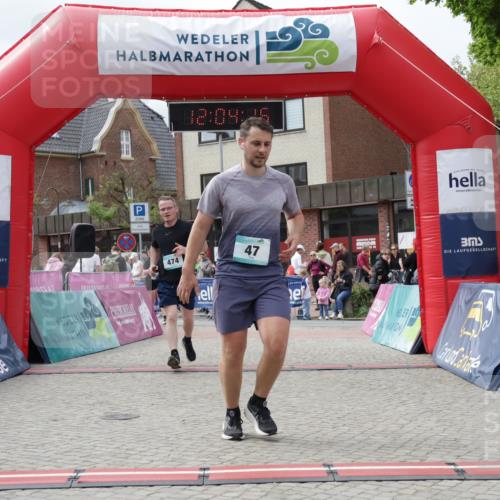 10.05.2026 - 8. Wedeler Halbmarathon Yannick Fuchs http://msf.ph/oto/9736660 10.05.2026 12:04:15 Ziel 47, 474, 522 meine-sportfotos.de