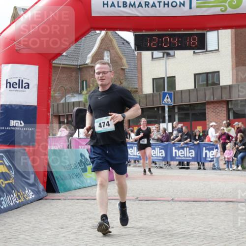 10.05.2026 - 8. Wedeler Halbmarathon Yannick Fuchs http://msf.ph/oto/9736664 10.05.2026 12:04:16 Ziel 47, 474, 522 meine-sportfotos.de