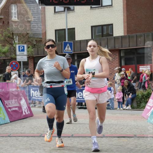 10.05.2026 - 8. Wedeler Halbmarathon Yannick Fuchs http://msf.ph/oto/9736686 10.05.2026 12:04:29 Ziel 129, 243, 461, 982 meine-sportfotos.de