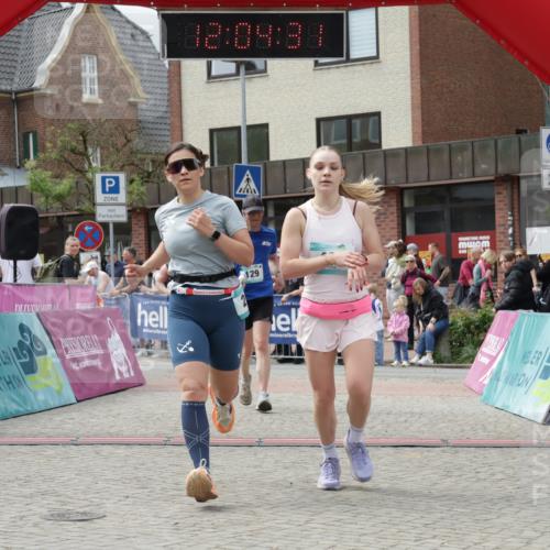 10.05.2026 - 8. Wedeler Halbmarathon Yannick Fuchs http://msf.ph/oto/9736687 10.05.2026 12:04:30 Ziel 129, 243, 461, 982 meine-sportfotos.de