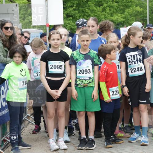 10.05.2026 - 8. Wedeler Halbmarathon Yannick Fuchs http://msf.ph/oto/9736692 10.05.2026 12:42:58 Ziel 770, 883, 77, 2095, 2093, 2024, 2248, 856, 71, 224, 24, 2023, 850 meine-sportfotos.de