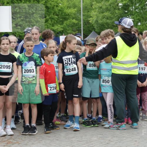10.05.2026 - 8. Wedeler Halbmarathon Yannick Fuchs http://msf.ph/oto/9736693 10.05.2026 12:42:59 Ziel 2095, 714, 2093, 16, 2024, 2248, 856, 24, 2023, 850, 197, 224, 2186 meine-sportfotos.de