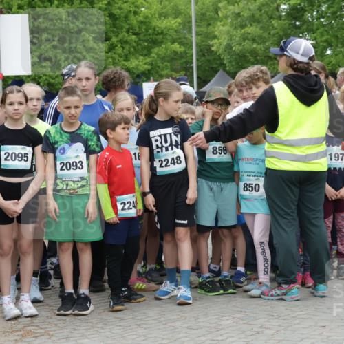 10.05.2026 - 8. Wedeler Halbmarathon Yannick Fuchs http://msf.ph/oto/9736694 10.05.2026 12:42:59 Ziel 1, 770, 883, 2095, 714, 16, 2024, 2248, 856, 2093, 224, 24, 2023, 850, 197, 2186 meine-sportfotos.de