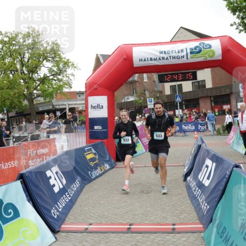 10.05.2026 - 8. Wedeler Halbmarathon Yannick Fuchs http://msf.ph/oto/9736701 10.05.2026 12:43:13 Ziel 532, 533, 30, 12, 43, 35, 25, 532, 533 meine-sportfotos.de
