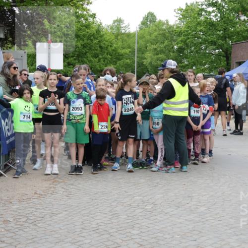 10.05.2026 - 8. Wedeler Halbmarathon Yannick Fuchs http://msf.ph/oto/9736716 10.05.2026 12:43:30 Ziel 714, 09, 2093, 224, 2248, 850, 197 meine-sportfotos.de