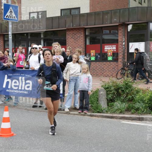 10.05.2026 - 8. Wedeler Halbmarathon Yannick Fuchs http://msf.ph/oto/9736724 10.05.2026 12:43:51 Ziel 16, 040, 5, 16, 25 meine-sportfotos.de