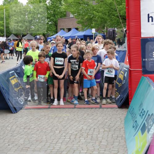 10.05.2026 - 8. Wedeler Halbmarathon Yannick Fuchs http://msf.ph/oto/9736732 10.05.2026 12:44:10 Ziel 3, 408, 2095, 2249, 2024, 248, 623, 624 meine-sportfotos.de
