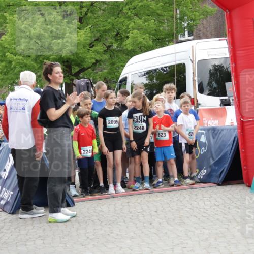 10.05.2026 - 8. Wedeler Halbmarathon Yannick Fuchs http://msf.ph/oto/9736746 10.05.2026 12:44:36 Ziel 57, 2249, 2095, 2248, 623, 624, 394 meine-sportfotos.de