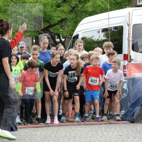 10.05.2026 - 8. Wedeler Halbmarathon Yannick Fuchs http://msf.ph/oto/9736750 10.05.2026 12:44:49 Ziel 714, 2249, 2095, 2024, 2248, 623, 624 meine-sportfotos.de