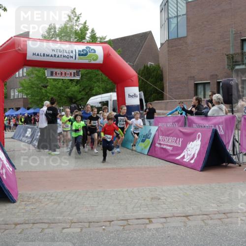 10.05.2026 - 8. Wedeler Halbmarathon Yannick Fuchs http://msf.ph/oto/9736760 10.05.2026 12:44:58 Ziel 095, 2248, 2249, 624 meine-sportfotos.de