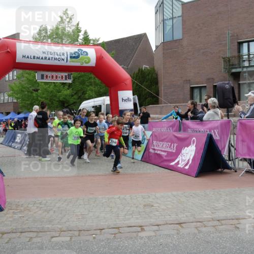 10.05.2026 - 8. Wedeler Halbmarathon Yannick Fuchs http://msf.ph/oto/9736761 10.05.2026 12:44:58 Ziel 10000, 2095, 2116, 408, 2093, 2249, 2248, 624 meine-sportfotos.de